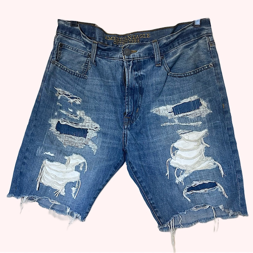 AMERICAN EAGLE OUTFITTERS WOMENS Distressed Slim Straight Jean Shorts
